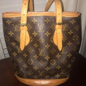 Louis Vuitton Petite Bucket